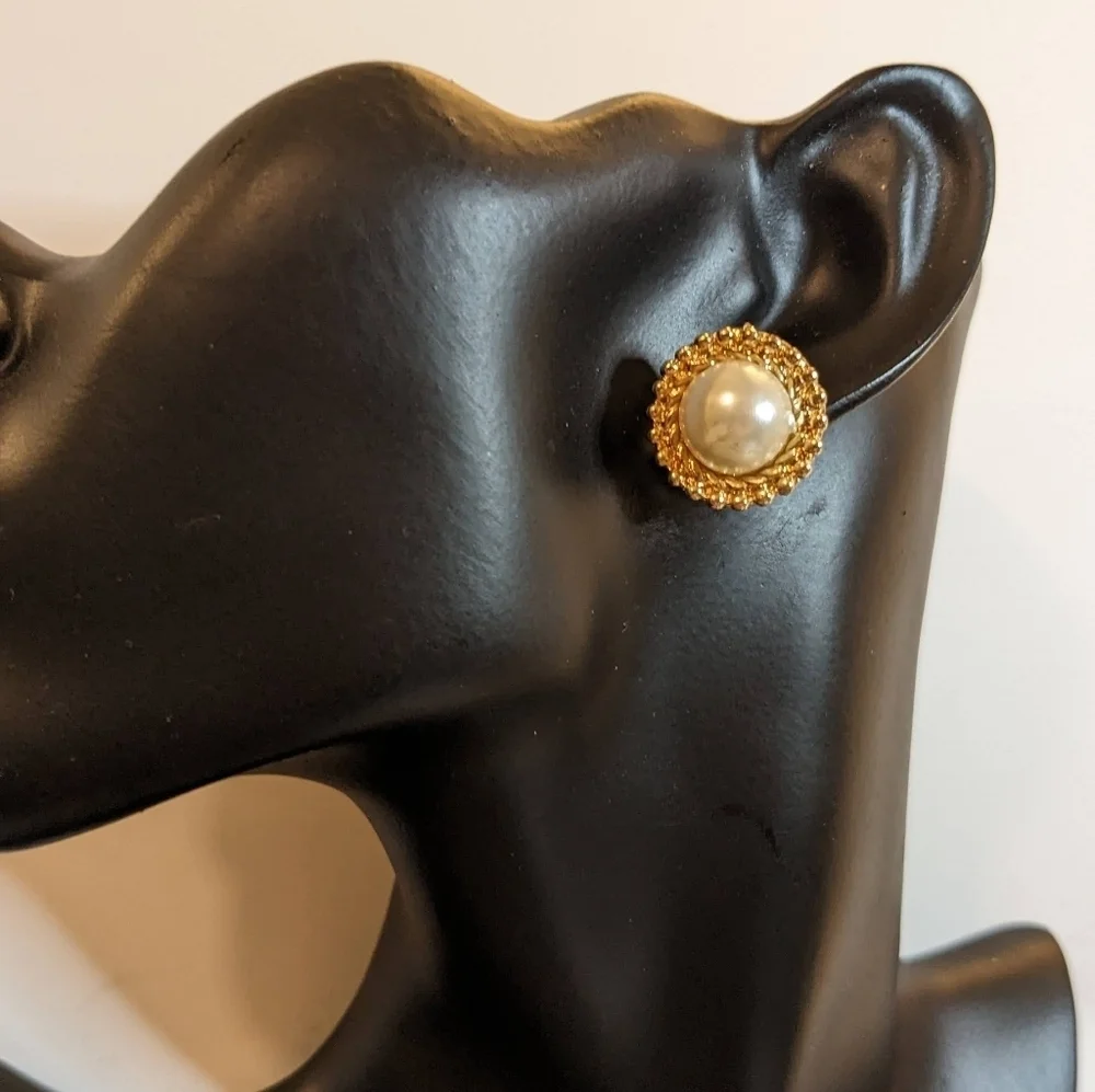 Vintage Area‎ Stars Gold Tone Earring Set